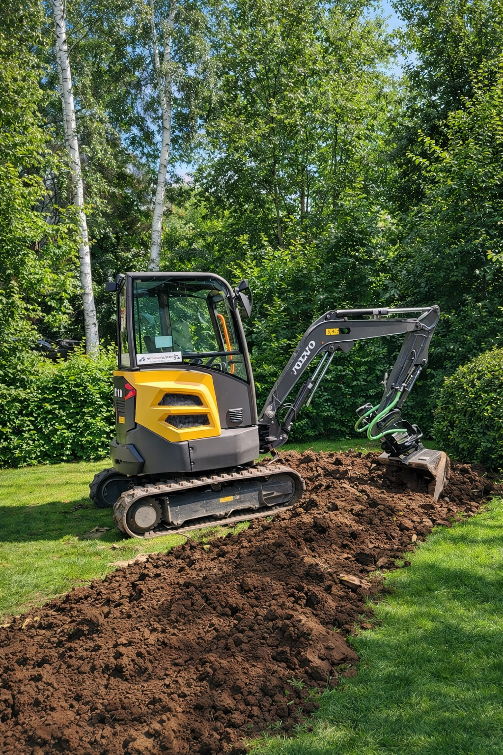 Trädgårdsarbete och landskapsarbeten med traktor i Stockholm